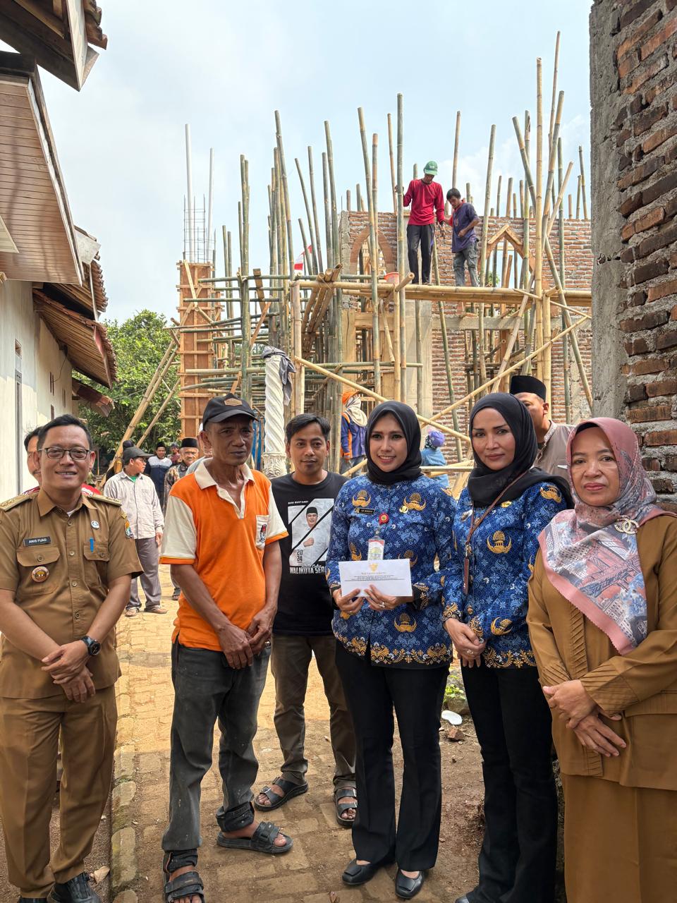BANTUAN BAPAK WALIKOTA SERANG UNTUK MUSHOLA AL-BAROKAN